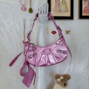 Glam rock soft grunge chic y2k it-girl girly pink shoulder bag
